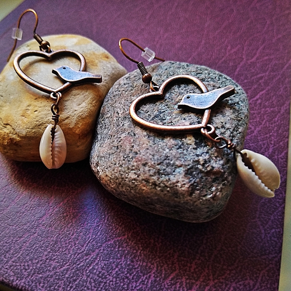 🐞2/$20 Birds in my Heart Earrings - Picture 3 of 3